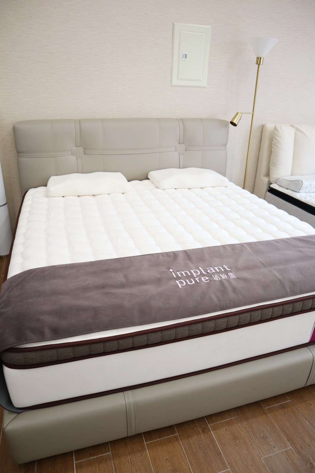 『高雄床墊推薦』植粹床工廠直營把最熱門的床墊，直接在門市供你試躺到滿意為止！