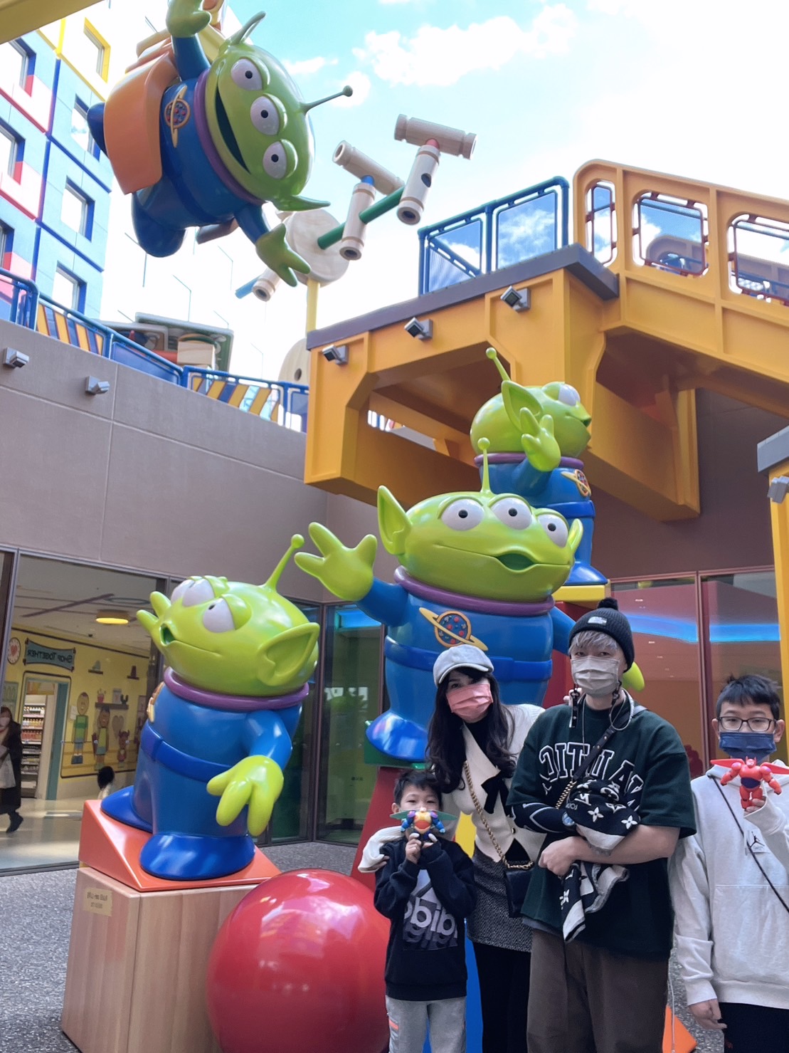 『東京迪士尼玩具總動員飯店』日本開放旅遊後的東京迪士尼，多了一家玩具總動員迪士尼飯店，教你如何訂房讓我們回程不用擠地鐵省時又方便！