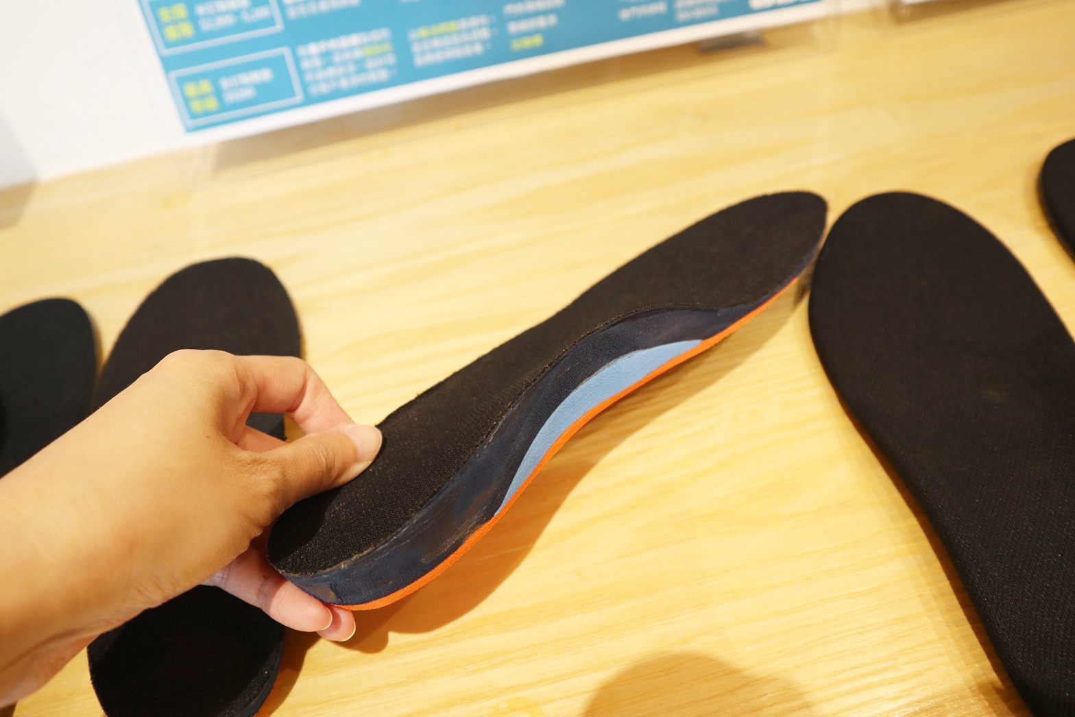 『台南鞋墊』推薦走四方訂製鞋墊，物理治療師檢測諮詢後再訂製出最適合自己平常適合走動的鞋墊。